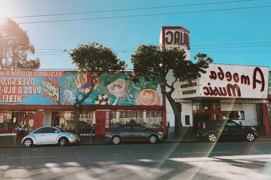 Exterior of Amoeba music, one of 贝博体彩app's legendary record stores.